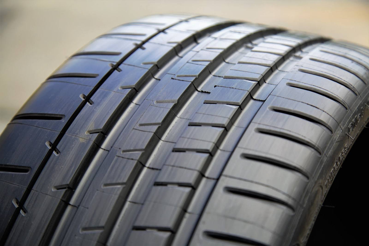 245/40ZR19 Tire F75910