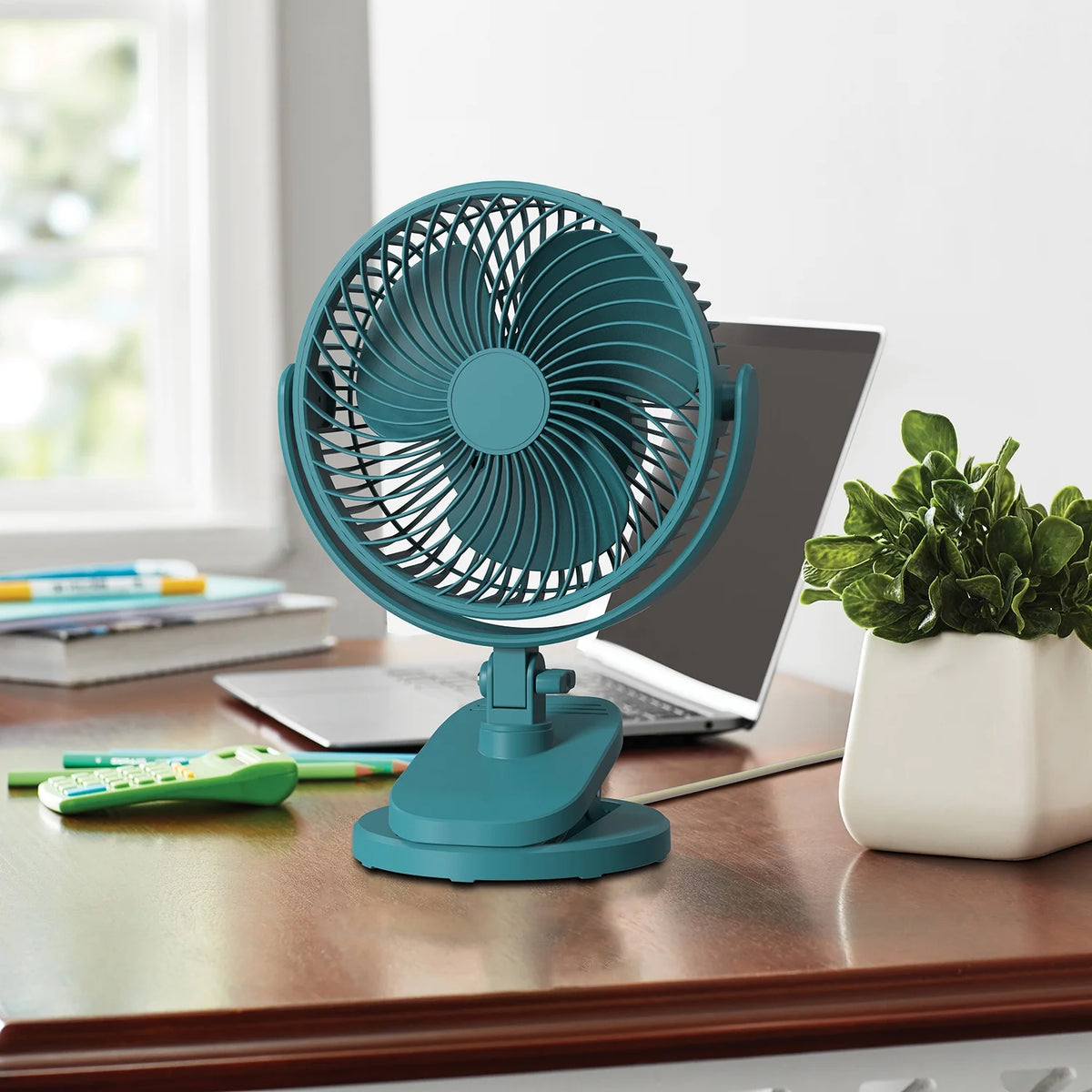 6-inch Clip-on Desktop Fan with 2 Speeds, Black F814