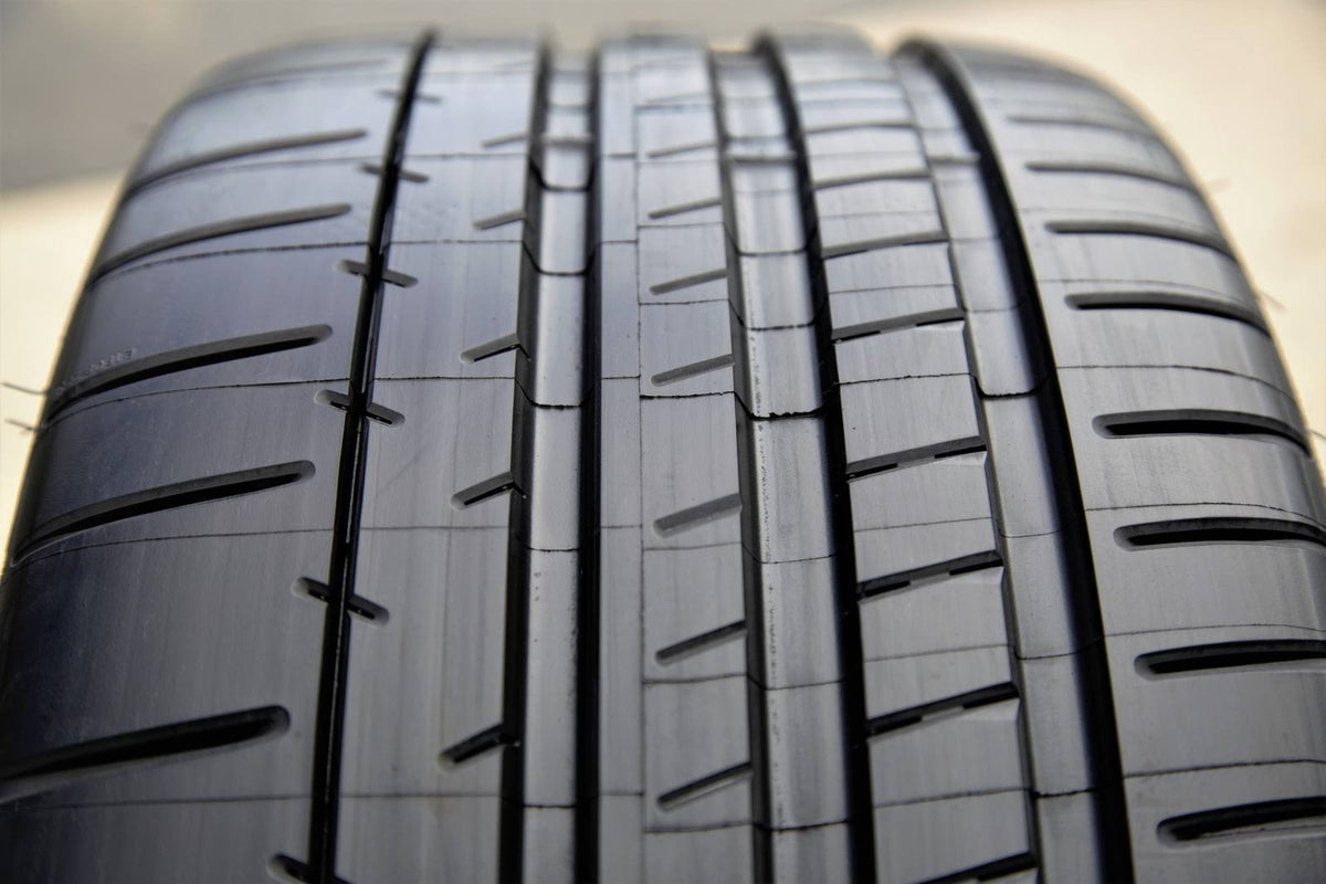245/40ZR19 Tire F75910