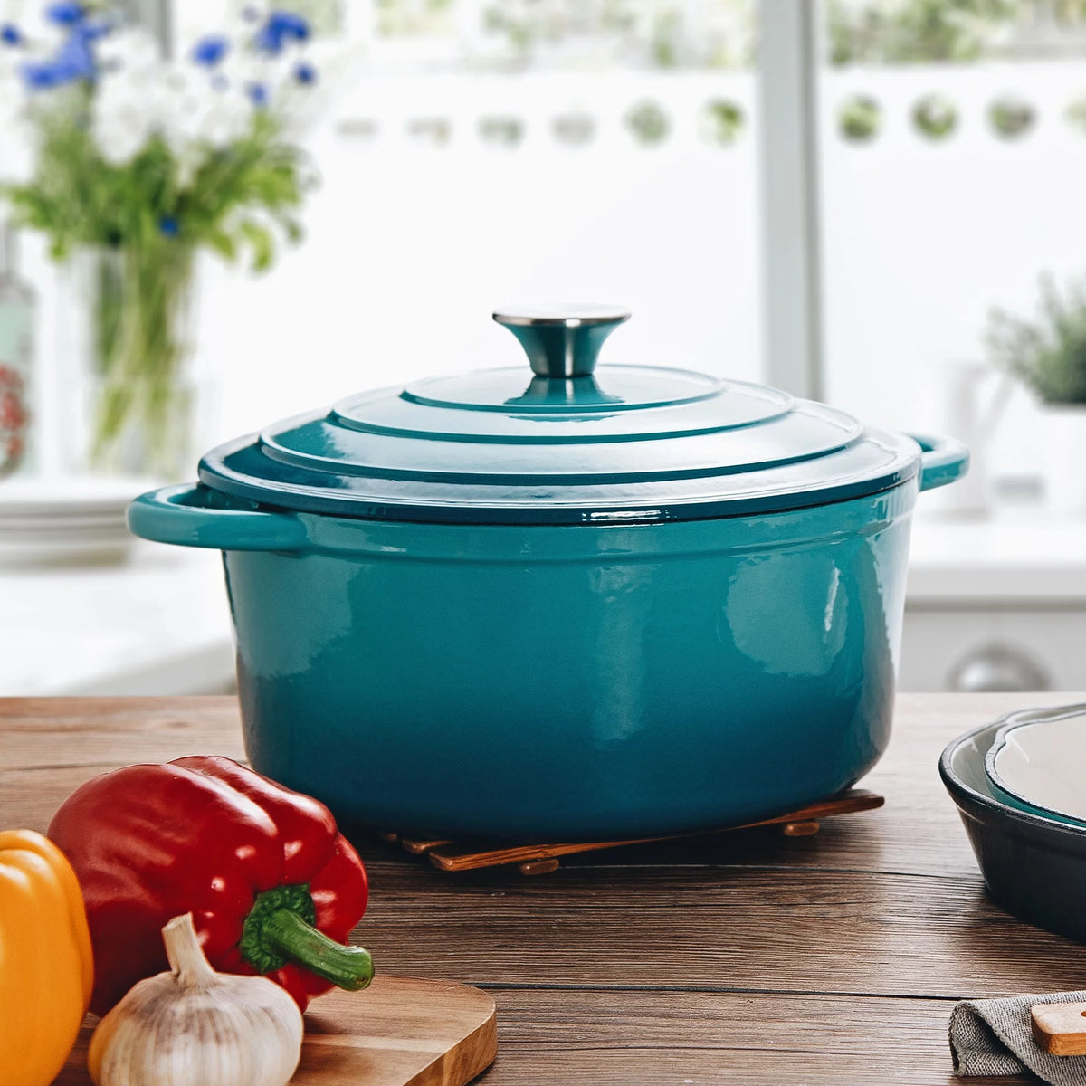 5.5 Quart Enameled Cast Iron Dutch Oven, Navy Z7408